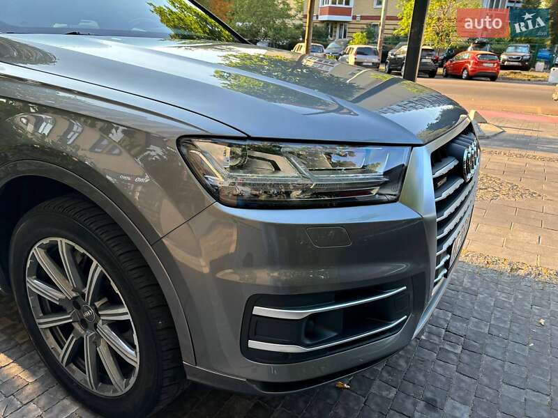 Позашляховик / Кросовер Audi Q7 2017 в Києві