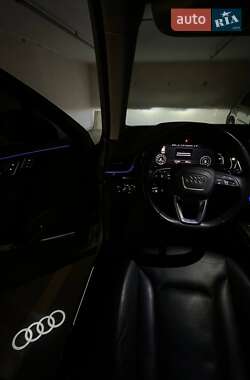 Позашляховик / Кросовер Audi Q7 2017 в 