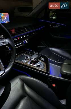 Позашляховик / Кросовер Audi Q7 2017 в 