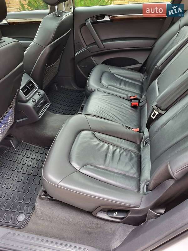 Позашляховик / Кросовер Audi Q7 2014 в Острозі