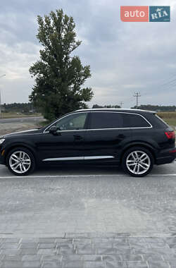 Внедорожник / Кроссовер Audi Q7 2017 в 