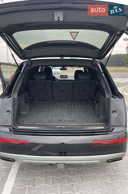 Внедорожник / Кроссовер Audi Q7 2017 в 