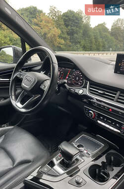Внедорожник / Кроссовер Audi Q7 2017 в 