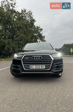 Внедорожник / Кроссовер Audi Q7 2017 в 