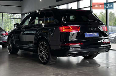 Внедорожник / Кроссовер Audi Q7 2017 в Нововолынске