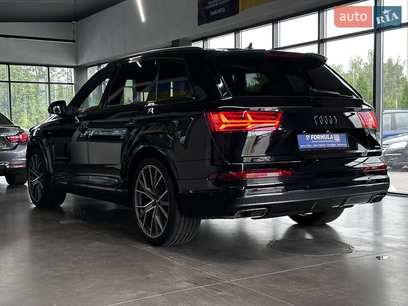 Внедорожник / Кроссовер Audi Q7 2017 в Нововолынске