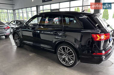 Внедорожник / Кроссовер Audi Q7 2017 в Нововолынске