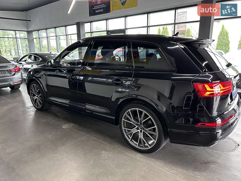 Внедорожник / Кроссовер Audi Q7 2017 в Нововолынске