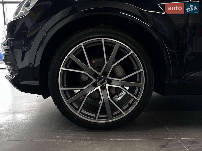 Внедорожник / Кроссовер Audi Q7 2017 в Нововолынске