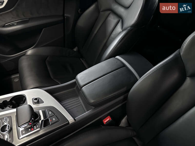 Внедорожник / Кроссовер Audi Q7 2017 в Нововолынске