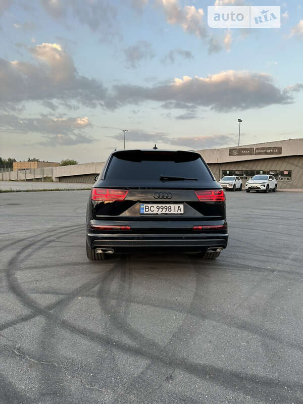 Позашляховик / Кросовер Audi Q7 2015 в Львові