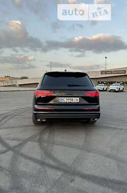 Позашляховик / Кросовер Audi Q7 2015 в 