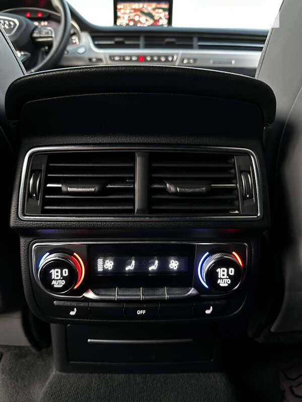 Позашляховик / Кросовер Audi Q7 2015 в Львові