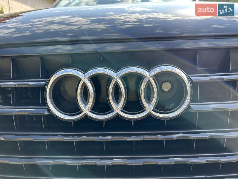 Позашляховик / Кросовер Audi Q7 2016 в Іршаві