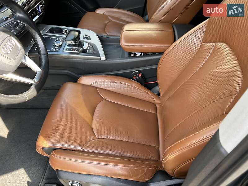 Позашляховик / Кросовер Audi Q7 2016 в Іршаві