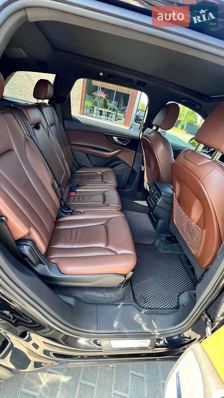 Позашляховик / Кросовер Audi Q7 2017 в Дніпрі
