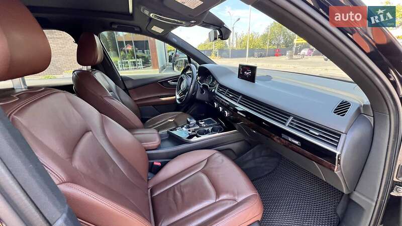 Позашляховик / Кросовер Audi Q7 2017 в Дніпрі