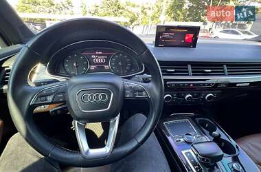Внедорожник / Кроссовер Audi Q7 2017 в 