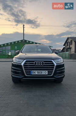 Внедорожник / Кроссовер Audi Q7 2018 в 