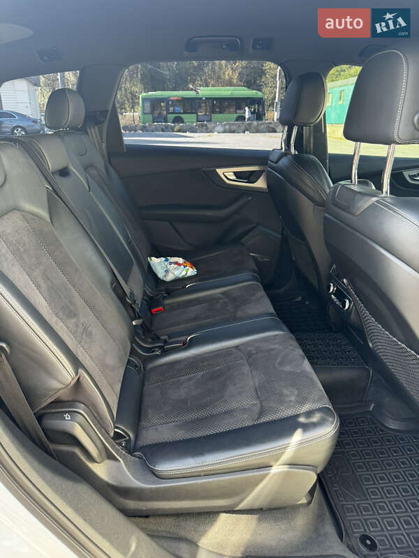 Позашляховик / Кросовер Audi Q7 2017 в Житомирі