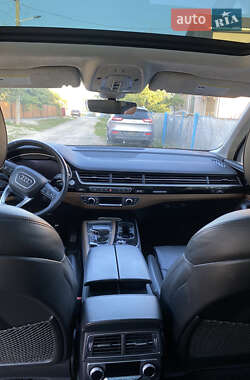Позашляховик / Кросовер Audi Q7 2017 в 