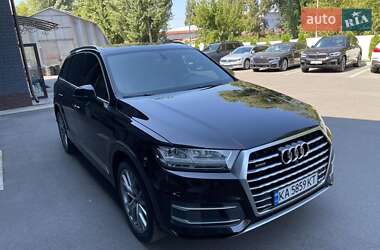 Внедорожник / Кроссовер Audi Q7 2017 в 
