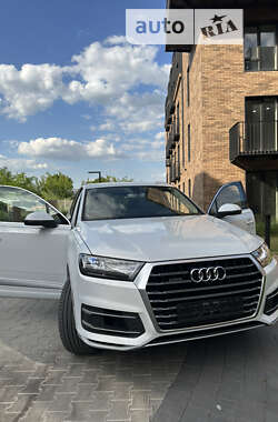 Позашляховик / Кросовер Audi Q7 2016 в 