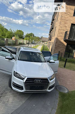 Позашляховик / Кросовер Audi Q7 2016 в 