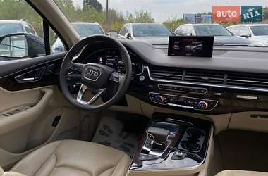 Позашляховик / Кросовер Audi Q7 2016 в 