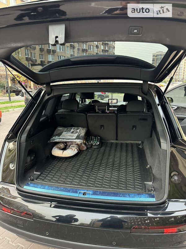 Позашляховик / Кросовер Audi Q7 2019 в Києві фото 9 Позашляховик / Кросовер Audi Q7 2019 в Києві