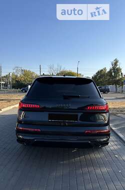 Внедорожник / Кроссовер Audi Q7 2020 в Киеве