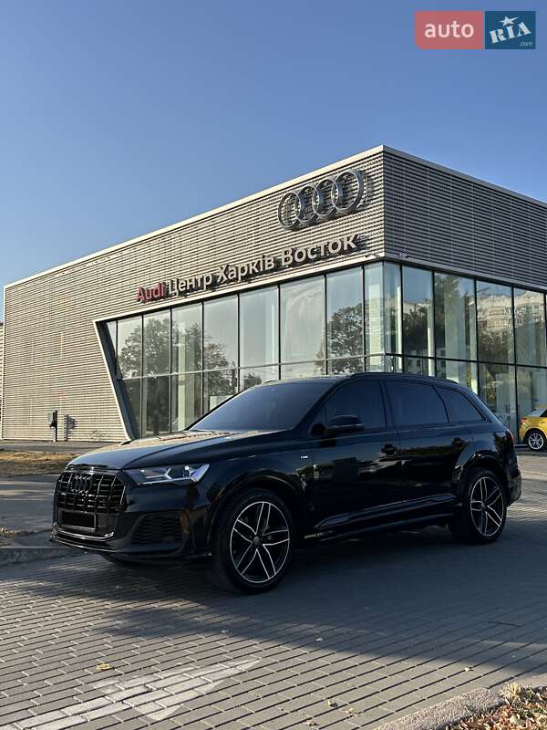 Внедорожник / Кроссовер Audi Q7 2020 в Киеве