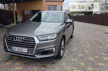 Внедорожник / Кроссовер Audi Q7 2017 в Каменец-Подольском