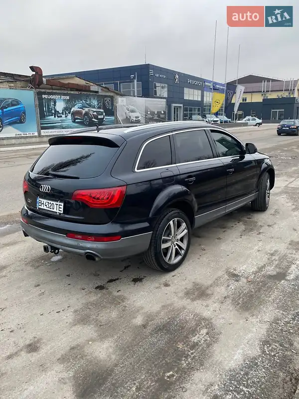 Внедорожник / Кроссовер Audi Q7 2012 в 