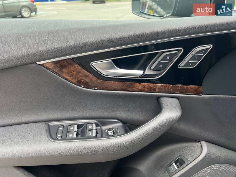 Внедорожник / Кроссовер Audi Q7 2017 в Львове