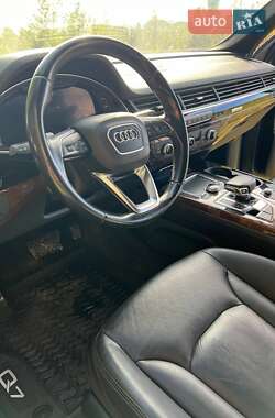 Внедорожник / Кроссовер Audi Q7 2016 в 