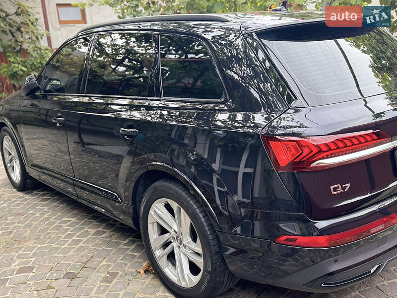Внедорожник / Кроссовер Audi Q7 2020 в 