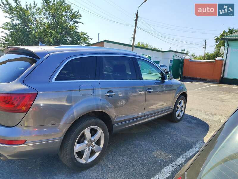 Внедорожник / Кроссовер Audi Q7 2012 в Гадяче