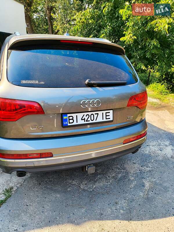 Внедорожник / Кроссовер Audi Q7 2012 в Гадяче