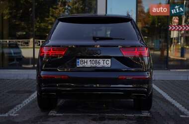 Внедорожник / Кроссовер Audi Q7 2016 в 