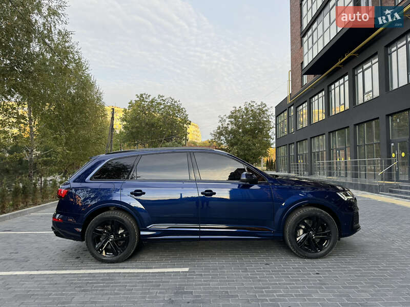 Позашляховик / Кросовер Audi Q7 2022 в Полтаві