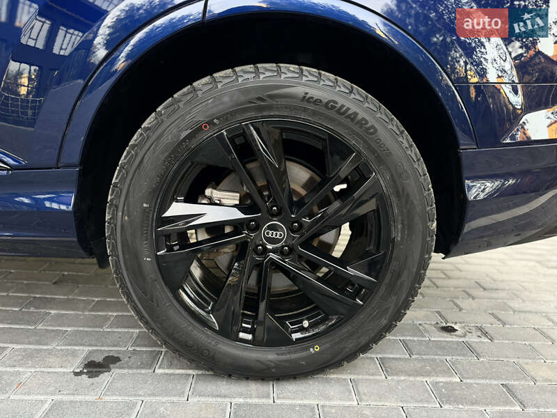 Позашляховик / Кросовер Audi Q7 2022 в Полтаві