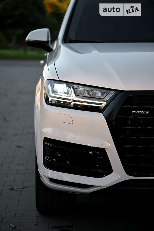 Внедорожник / Кроссовер Audi Q7 2018 в Ужгороде