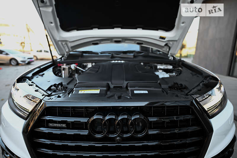 Внедорожник / Кроссовер Audi Q7 2018 в Ужгороде