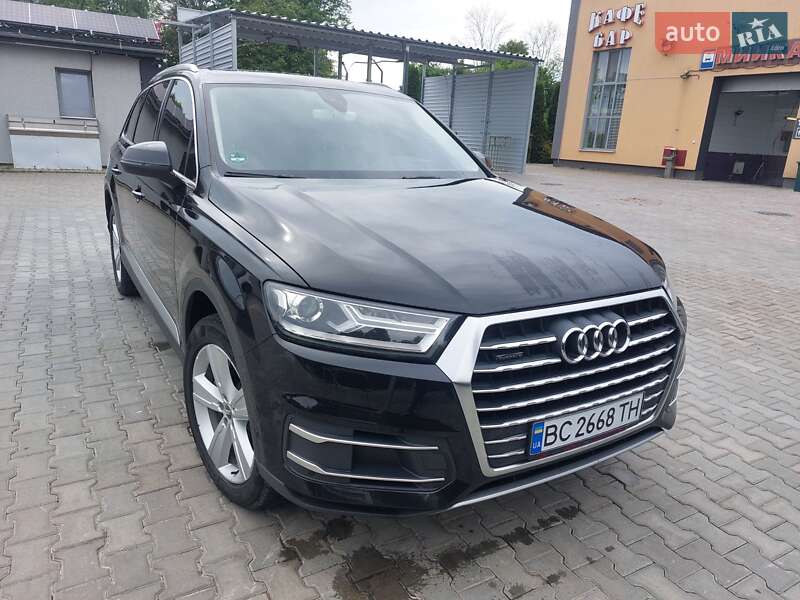 Внедорожник / Кроссовер Audi Q7 2015 в 