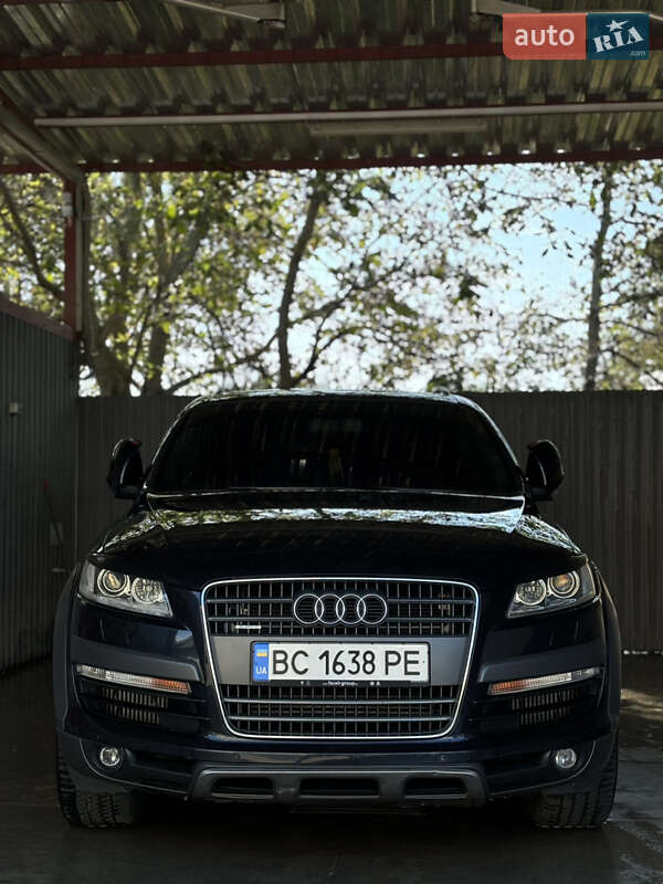 Позашляховик / Кросовер Audi Q7 2008 в 