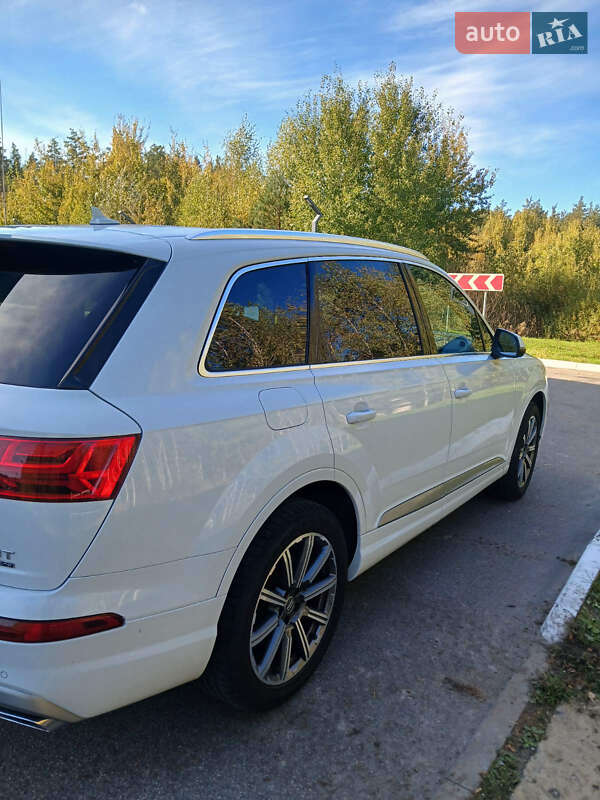 Позашляховик / Кросовер Audi Q7 2017 в Києві