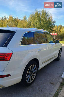Внедорожник / Кроссовер Audi Q7 2017 в 