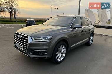 Внедорожник / Кроссовер Audi Q7 2016 в 