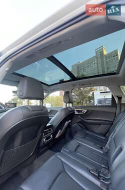 Внедорожник / Кроссовер Audi Q7 2017 в 